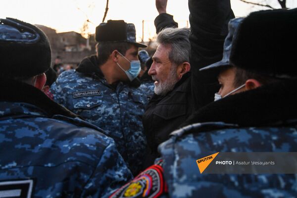 Стычка полицейских и участников митинга оппозиции (9 марта 2021). Еревaн Стычка полицейских и участников митинга оппозиции (9 марта 2021). Еревaн - Sputnik Армения