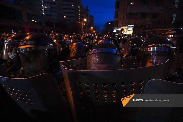 Полиция на митинге оппозиции (9 марта 2021). Еревaн Полиция на митинге оппозиции (9 марта 2021). Еревaн - Sputnik Армения