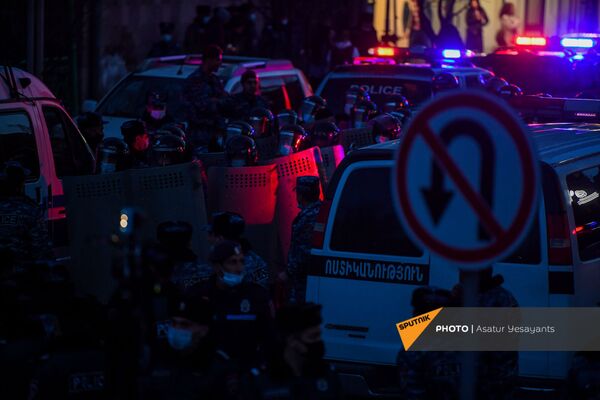 Полиция на митинге оппозиции (9 марта 2021). Еревaн Полиция на митинге оппозиции (9 марта 2021). Еревaн - Sputnik Армения