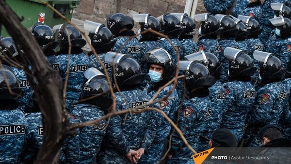 Полиция во время митинга оппозиции (10 марта 2021). Еревaн - Sputnik Армения
