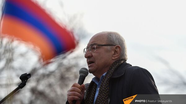 Вазген Манукян во время митинга оппозиции (10 марта 2021). Еревaн - Sputnik Армения