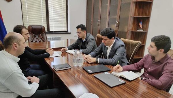 Представитель Армении в Европейском суде по правам человека Егише Киракосян посетил офис омбудсмена Карабаха (12 марта 2021). Степанакерт - Sputnik Արմենիա