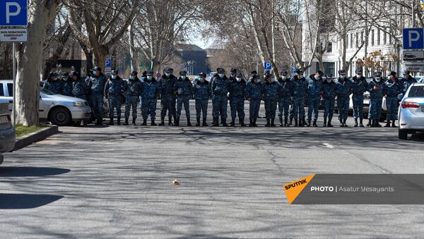 Полицейский кордон у здания МИД Армении (13 марта 2021). Еревaн - Sputnik Արմենիա