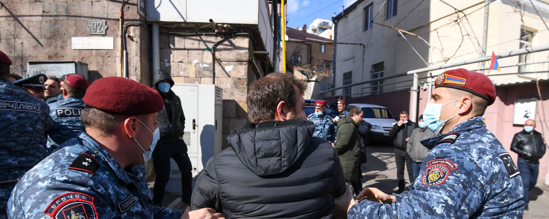 Полиция задерживает активистов на улице Зурабяна (13 марта 2021). Еревaн - Sputnik Армения, 1920, 26.09.2021
