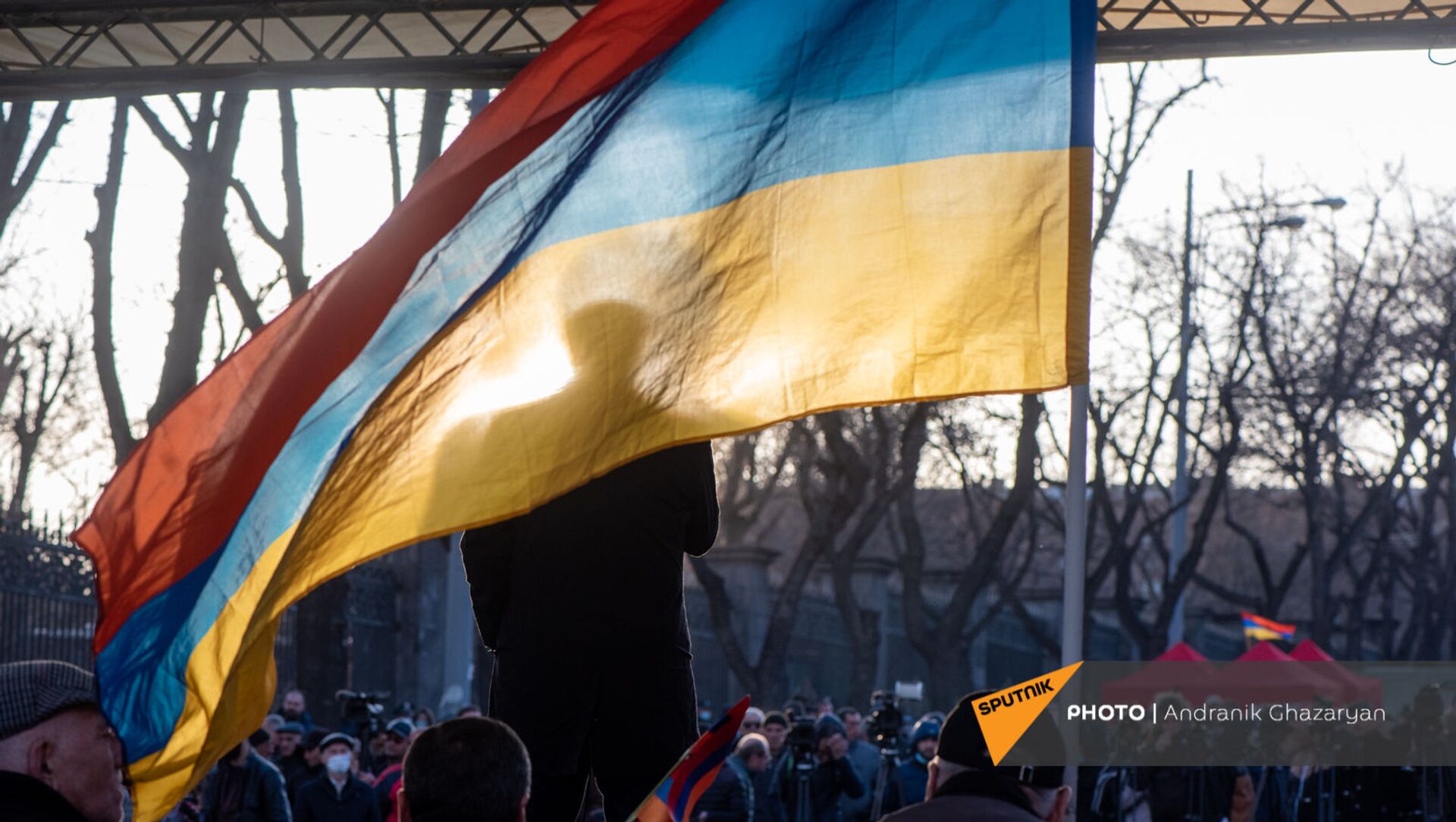 Вазген Манукян за флагом на митинге оппозиции (9 марта 2021). Еревaн - Sputnik Армения, 1920, 15.03.2021