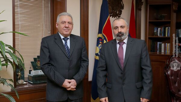 Министр обороны Армении Вагаршак Арутюнян встретился с министром иностранных дел Карабаха Давидом Бабаяном (16 марта 2021). Еревaн - Sputnik Армения