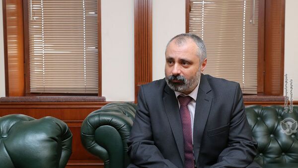 Министр иностранных дел Карабаха Давид Бабаян на встрече с министром обороны Армении (16 марта 2021). Еревaн - Sputnik Արմենիա