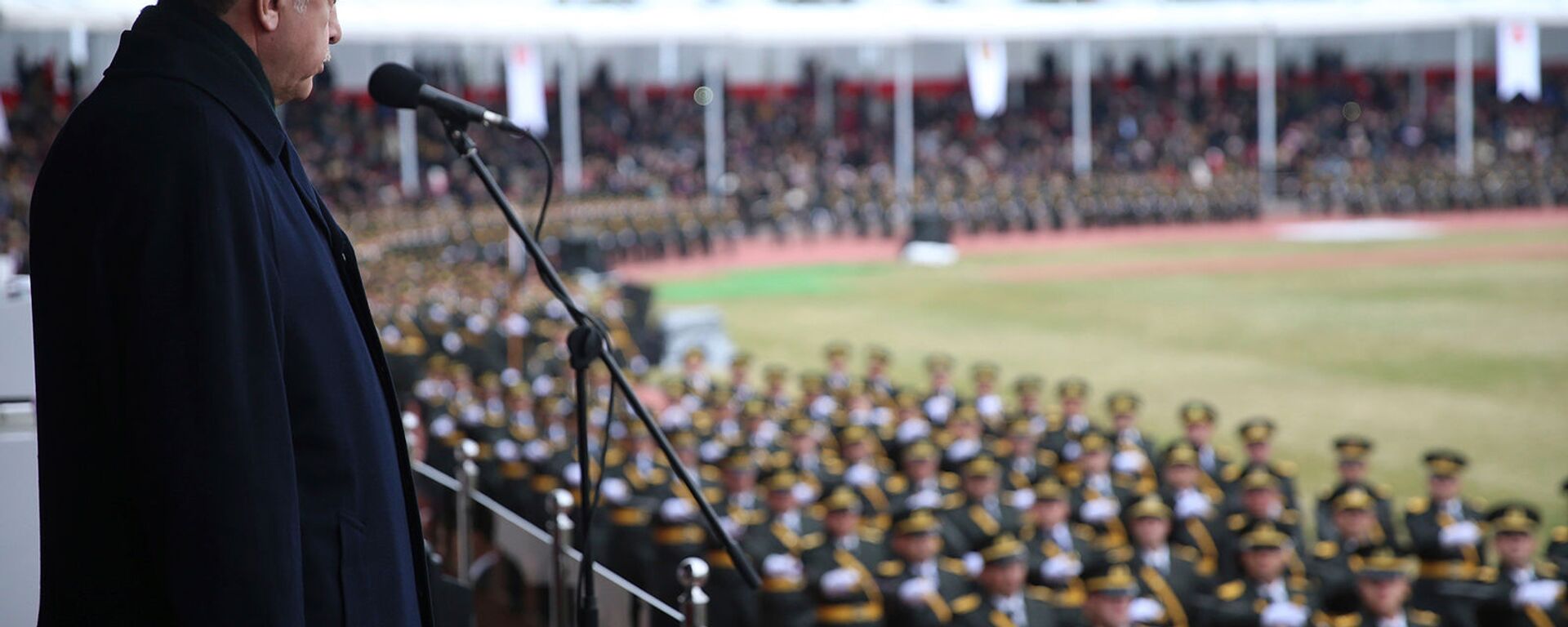 Президент Турции Реджеп Тайип Эрдоган наблюдает за военным парадом в Военной академии (23 ноября 2017). Анкарa - Sputnik Армения, 1920, 19.03.2021