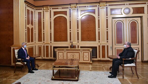 Президент Армен Саркисян встретился с представителем Гражданской инициативы Третья сила Артаком Товмасяном (19 марта 2021). Еревaн - Sputnik Արմենիա