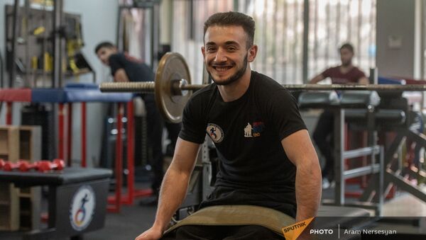 Участник последней карабахской войны Арарат Торосян восстанавливает силы в спортзале Легенды Федерации спорта инвалидов РА - Sputnik Արմենիա
