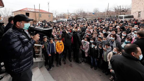 Премьер-министр Никол Пашинян во время рабочего визита в Арагацотнскую область (20 марта 2021). Арагацотн - Sputnik Արմենիա