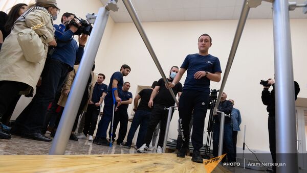 Военнослужащие, перенесшие протезирование с ампутацией нижних конечностей, в реабилитационном центре «Защитник Отечества» - Sputnik Армения