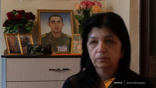 Уголок с фотографиями погибшего в карабахской войне Гора Акопяна - Sputnik Արմենիա