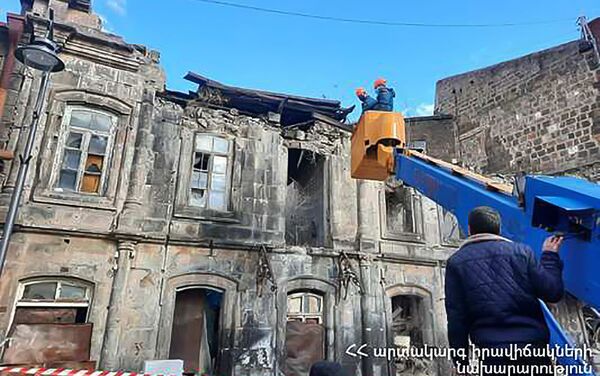 Сильный ветер повредил крыши старых зданий в Маралике (25 марта 2021). Ширак - Sputnik Армения