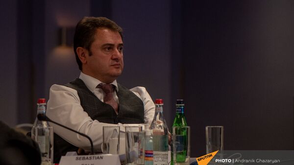 Губернатор Тавушской области Айк Чобанян во время форума по стратегии экономического развития области в 2021-2025гг (26 марта 2021). Еревaн - Sputnik Армения