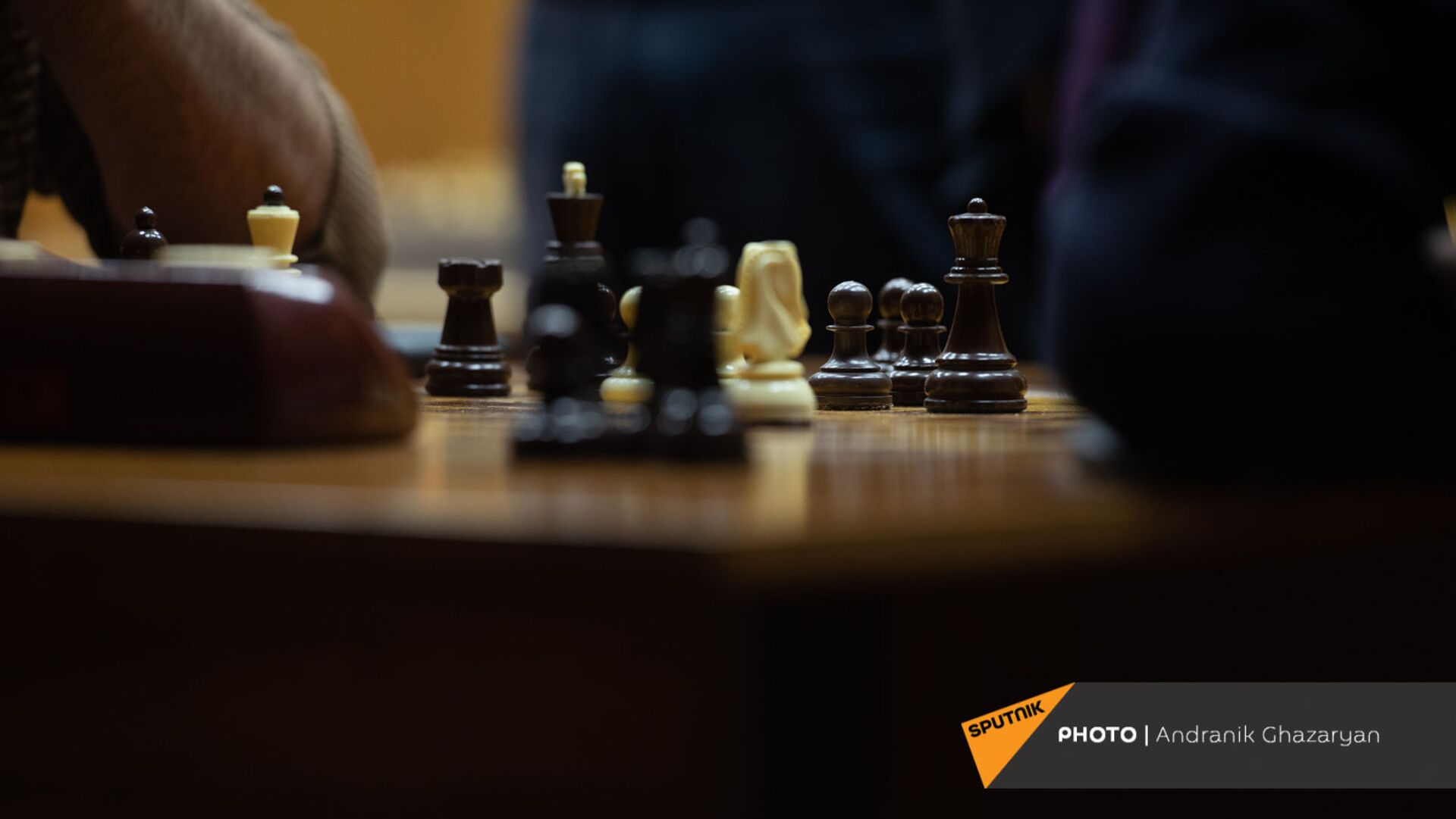Шахматные фигуры на столе во время традиционного шахматного турнира среди сотрудников СМИ Армении (27 марта 2021). Ереван - Sputnik Армения, 1920, 05.06.2023