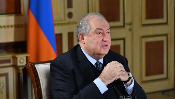 Президент Армен Саркисян во время экслюзивного интервью газете «Аравот» - Sputnik Армения