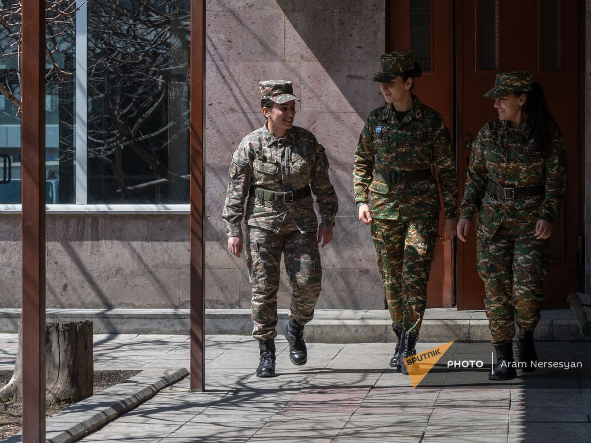 Девушки - курсанты военного вуза Армении 