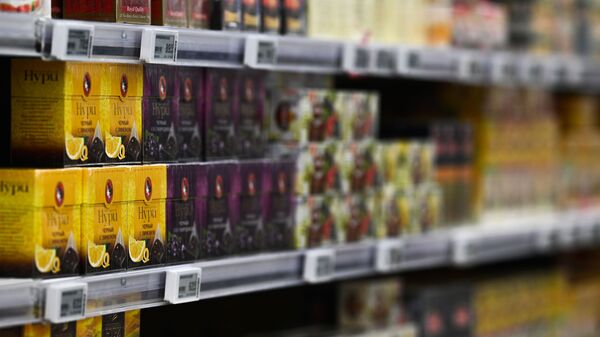 Упаковки с черным чаем в гипермаркете - Sputnik Արմենիա