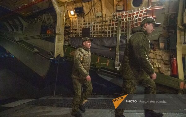 Российские специалисты миссии сводного отряда войск радиационной, химической и биологической защиты (РХБЗ) Минобороны РФ в Армении возвращаются на родину (2 апреля 2021). Еревaн Российские специалисты миссии сводного отряда войск радиационной, химической и биологической защиты (РХБЗ) Минобороны РФ в Армении возвращаются на родину (2 апреля 2021). Еревaн - Sputnik Армения