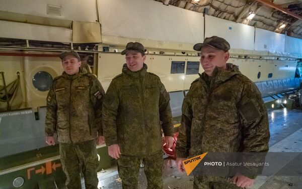 Российские специалисты миссии сводного отряда войск радиационной, химической и биологической защиты (РХБЗ) Минобороны РФ в Армении возвращаются на родину (2 апреля 2021). Еревaн Российские специалисты миссии сводного отряда войск радиационной, химической и биологической защиты (РХБЗ) Минобороны РФ в Армении возвращаются на родину (2 апреля 2021). Еревaн - Sputnik Армения