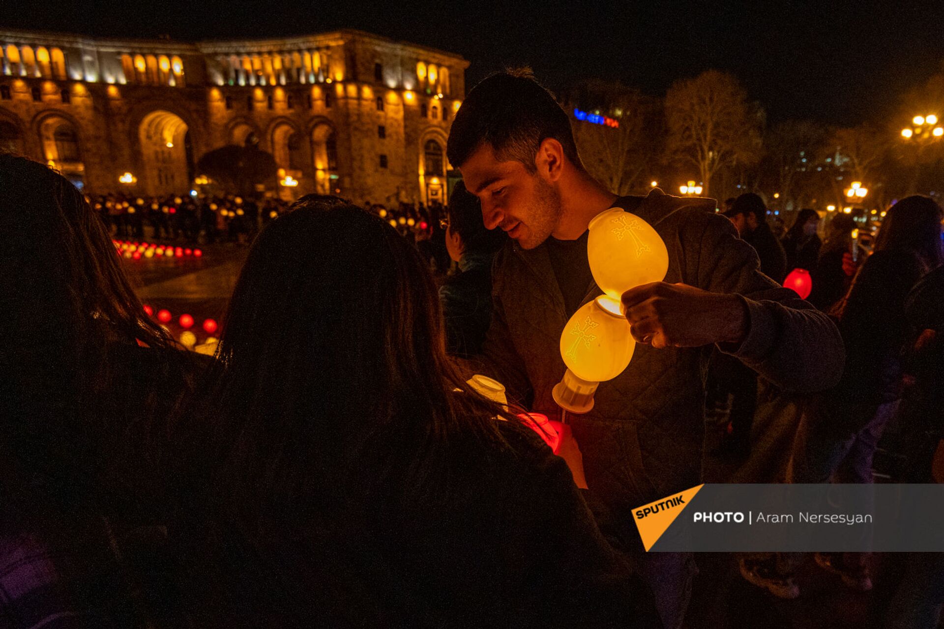 Երևանում կանթեղներով երթ իրականացվեց` «Հարության ավետիս» խորագրով. տեսանյութ - Sputnik Արմենիա, 1920, 03.04.2021