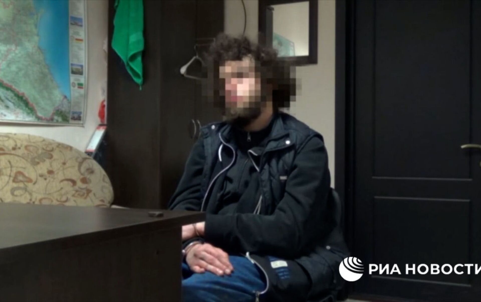 Видео допроса террориста без штанов