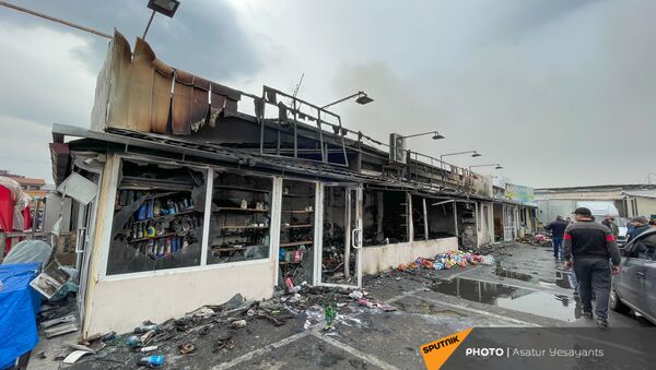 Ситуация в торговом центре Сурмалу после пожара (6 апреля 2021). Еревaн - Sputnik Армения