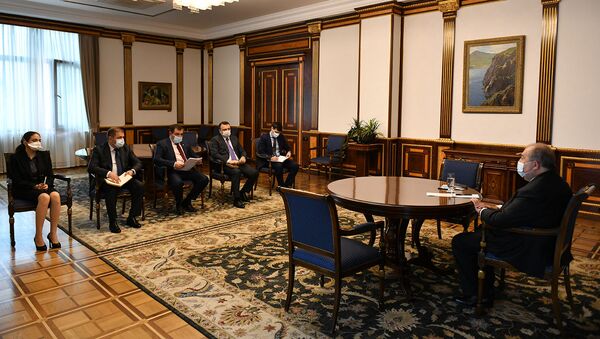 Президент Армен Саркисян принял председателя Высшего Судебного Совета республики Рубена Вардазаряна (6 апреля 2021). Еревaн - Sputnik Армения