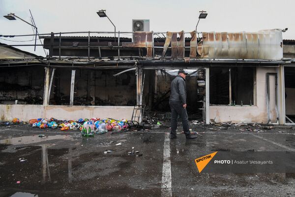 «Սուրմալու» առևտրի տունը` հրդեհից հետո «Սուրմալու» առևտրի տունը` հրդեհից հետո - Sputnik Արմենիա
