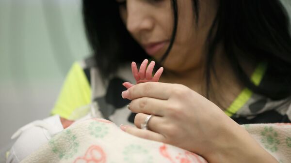 Мать с новорожденным ребенком - Sputnik Արմենիա