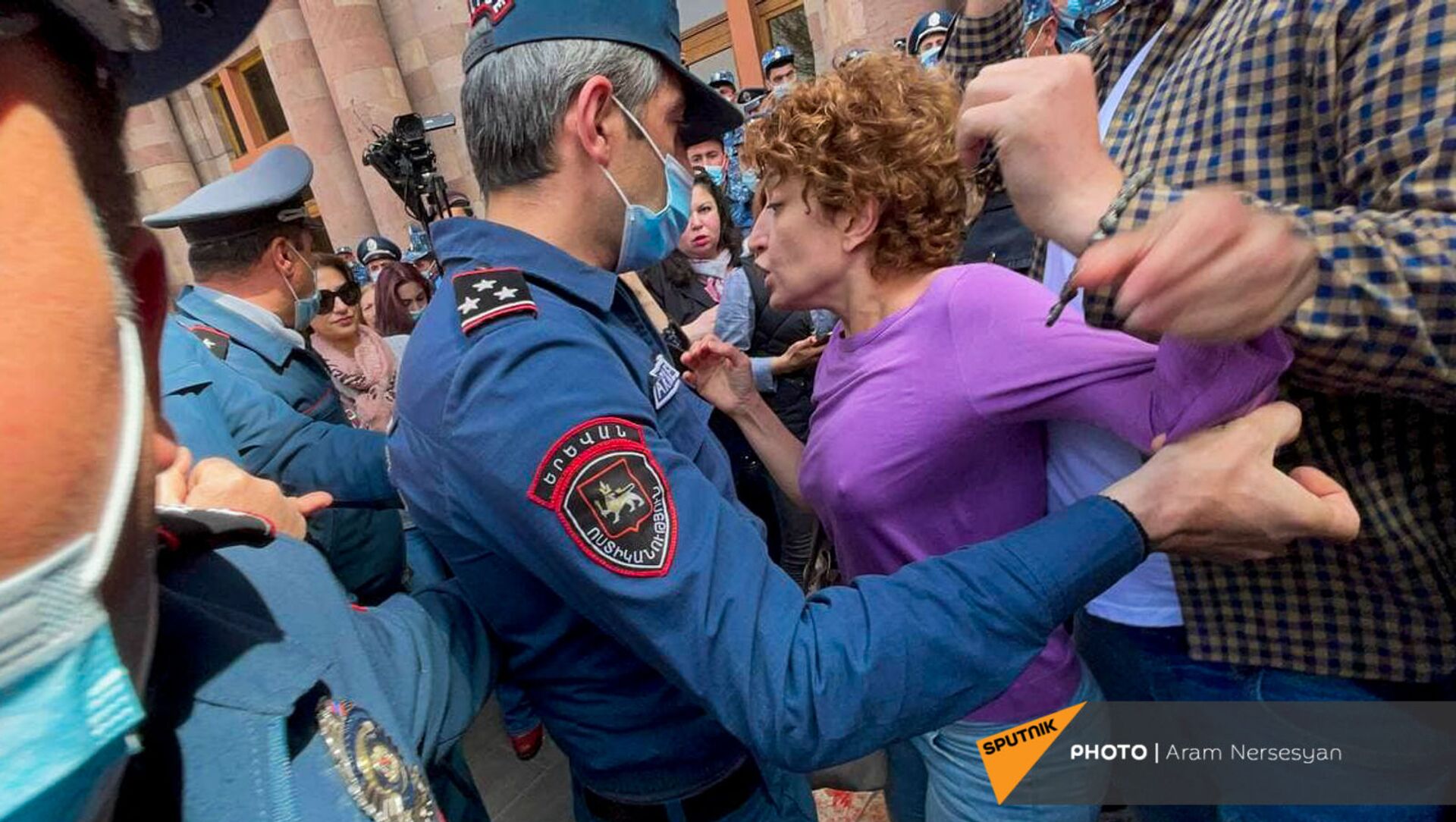 Акция женщин у Дома правительства на площади Республики (7 апреля 2021). Ереван - Sputnik Արմենիա, 1920, 07.04.2021