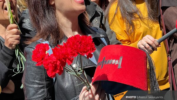 Участница движения ВЕТО, требующая отставки премьер-министра Пашиняна - Sputnik Армения