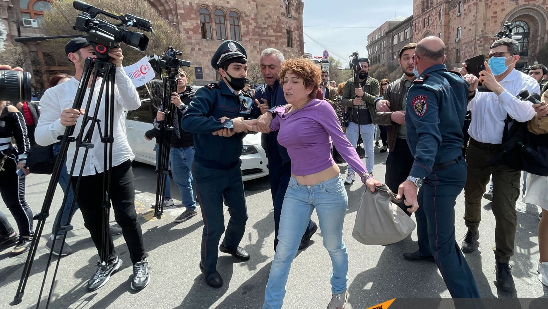 Акция протеста женщин-участниц движения ВЕТО, требующих отставки премьер-министра Пашиняна (7 апреля 2021). Еревaн - Sputnik Արմենիա, 1920, 07.04.2021