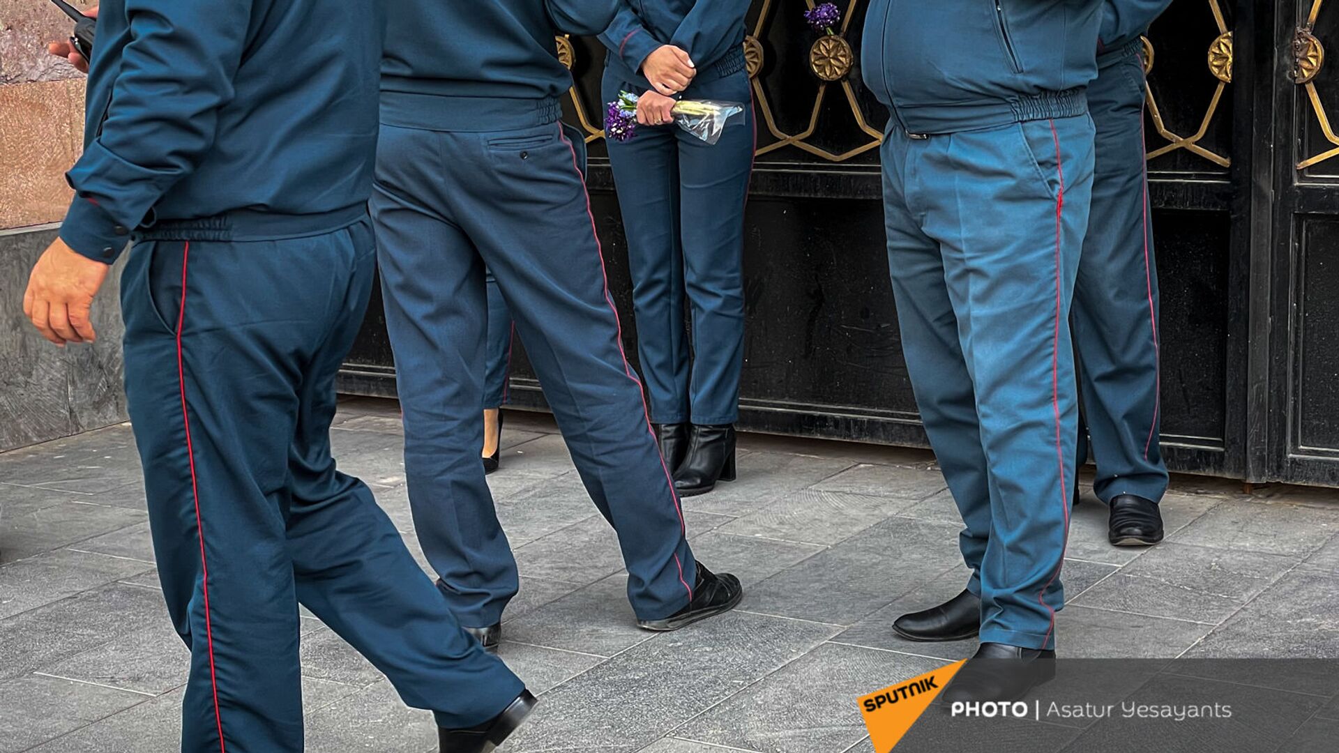 Полицейские во время акции протеста женщин-участниц движения ВЕТО, требующих отставки премьер-министра Пашиняна (7 апреля 2021). Еревaн - Sputnik Արմենիա, 1920, 20.06.2021