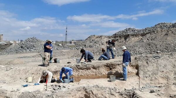 Археологические раскопки на территории Кармир блур - Sputnik Армения