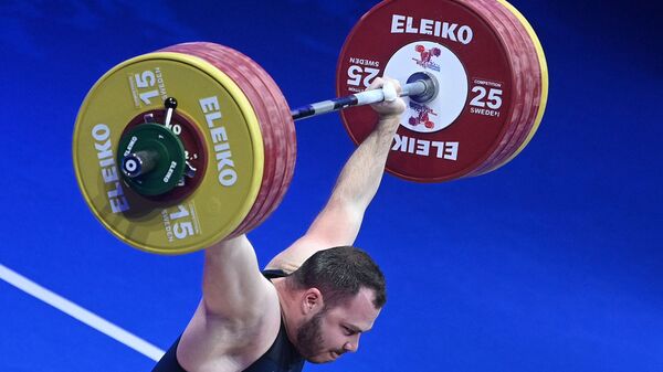 Тяжелоатлет Акоп Мкртчян во время выступления на чемпионате Европы по тяжелой атлетике в весовой категории до 96 кг (9 апреля 2021). Москвa - Sputnik Արմենիա