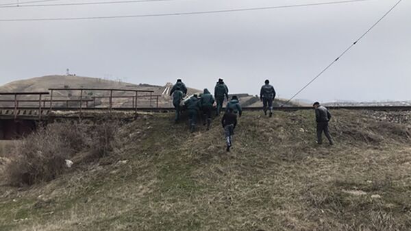 Сотрудники МЧС обнаружили тело (12 апреля 2021).  - Sputnik Արմենիա