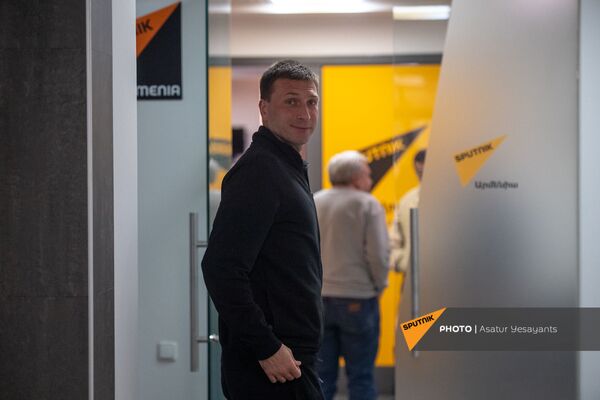 Հայաստանի ազգային հավաքականի և «Ալաշկերտ» ֆուտբոլային ակումբի դարպասապահ Դավիդ Յուրչենկոն հյուրընկալվել է Sputnik Արմենիա գործակալությանը - Sputnik Արմենիա