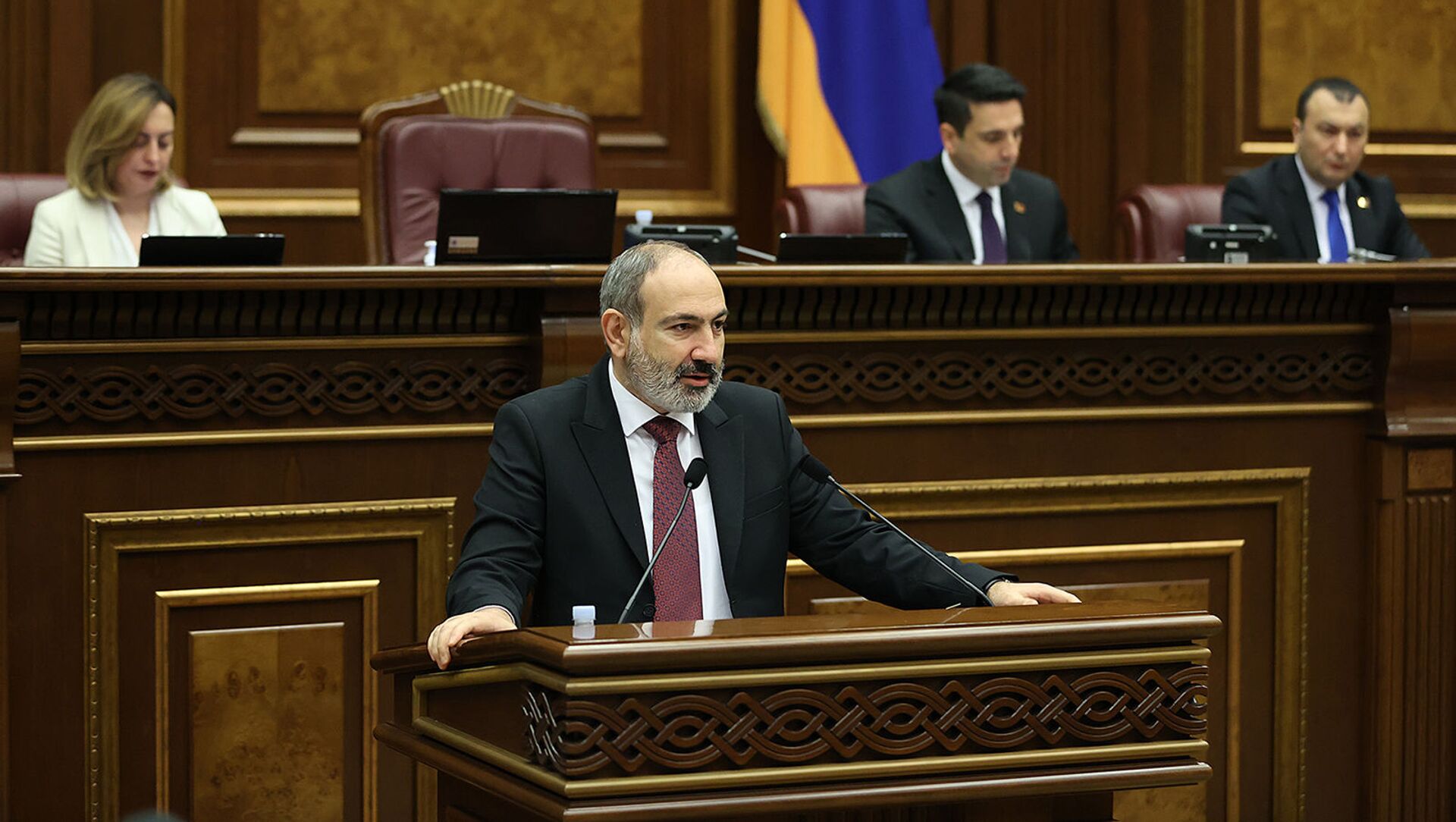 Премьер-министр Никол Пашинян выступает в Парламенте с докладом о результатах проделанных работ 2020 (14 апреля 2021). Еревaн - Sputnik Армения, 1920, 14.04.2021