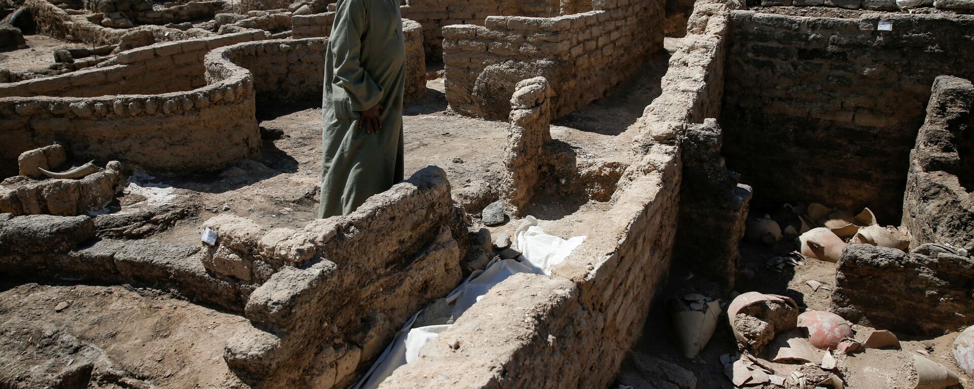 Раскопки на месте обнаруженного недалеко от Луксора золотого города в Верхнем Египте - Sputnik Армения, 1920, 06.10.2021