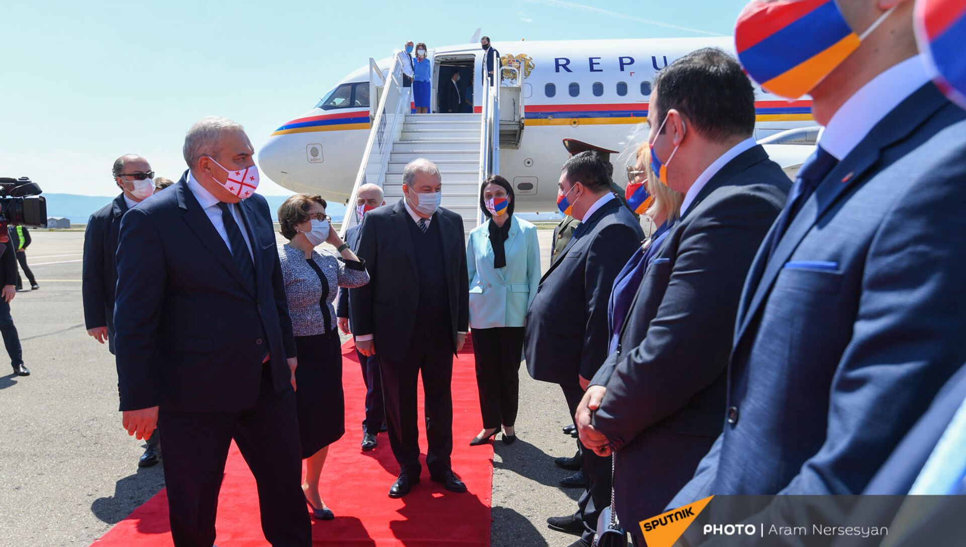 Президент Армении Армен Саркисян вместе с супругой Нуне Саркисян с официальным визитом прибыл в Грузию (15 апреля 2021). Тбилиси - Sputnik Արմենիա, 1920, 15.04.2021