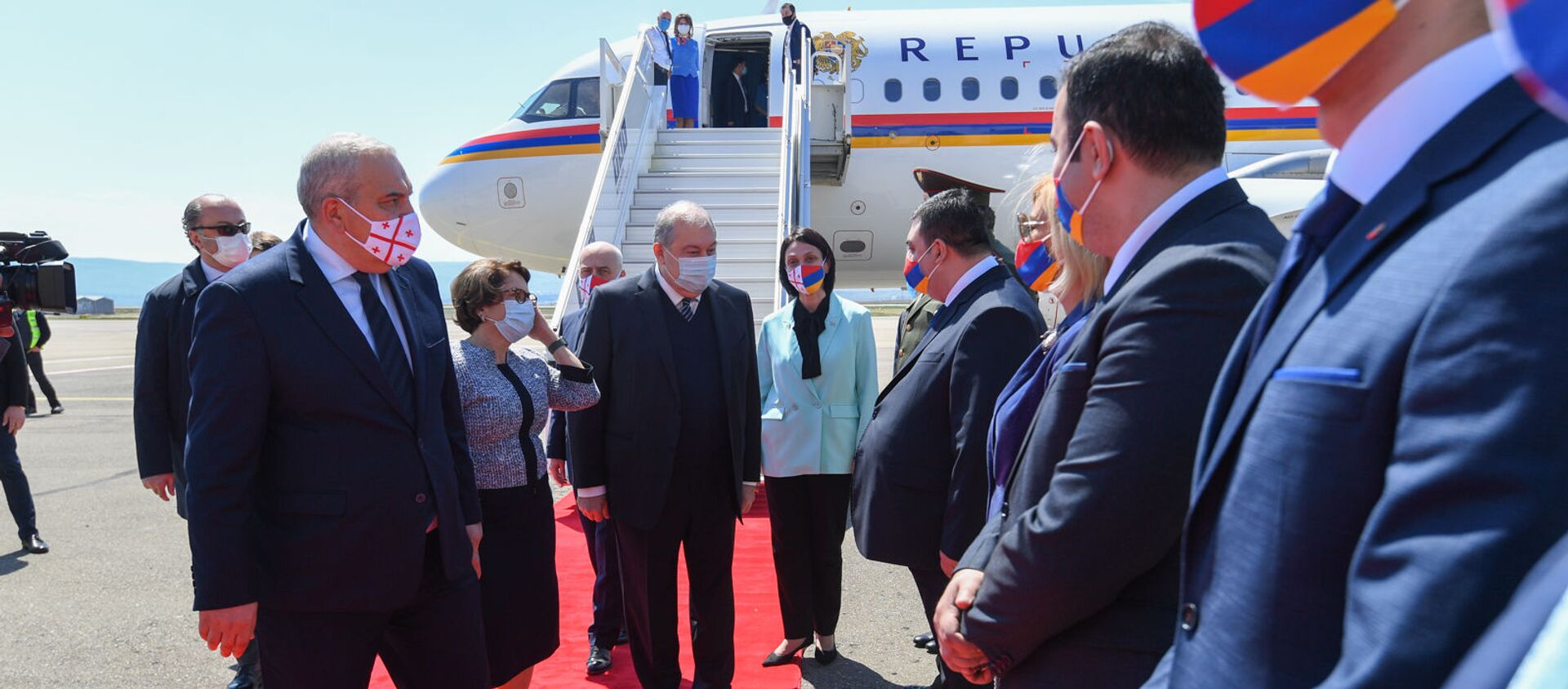 Президент Армении Армен Саркисян вместе с супругой Нуне Саркисян с официальным визитом прибыл в Грузию (15 апреля 2021). Тбилиси - Sputnik Արմենիա, 1920, 15.04.2021