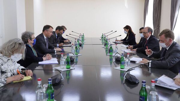 Министр иностранных дел Ара Айвазян встретился со спецпредставителем ЕС на Южном Кавказе Тойво Клааром (15 апреля 2021). Еревaн - Sputnik Армения