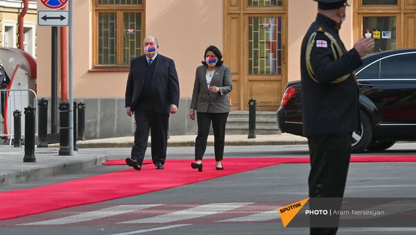 Церемония встречи президента Армении Армена Саркисяна с грузинской коллегой Саломе Зурабишвили во дворце Орбелиани (15 апреля 2021). Тбилиси - Sputnik Արմենիա