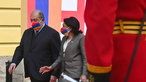 Церемония встречи президента Армении Армена Саркисяна с грузинской коллегой Саломе Зурабишвили во дворце Орбелиани (15 апреля 2021). Тбилиси - Sputnik Արմենիա