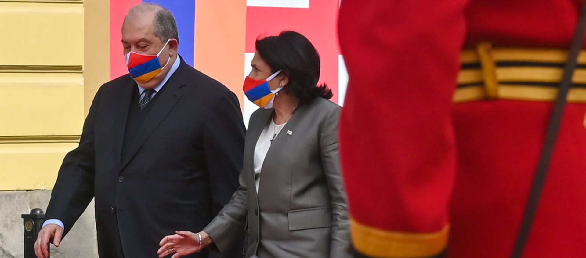 Церемония встречи президента Армении Армена Саркисяна с грузинской коллегой Саломе Зурабишвили во дворце Орбелиани (15 апреля 2021). Тбилиси - Sputnik Արմենիա, 1920, 15.04.2021