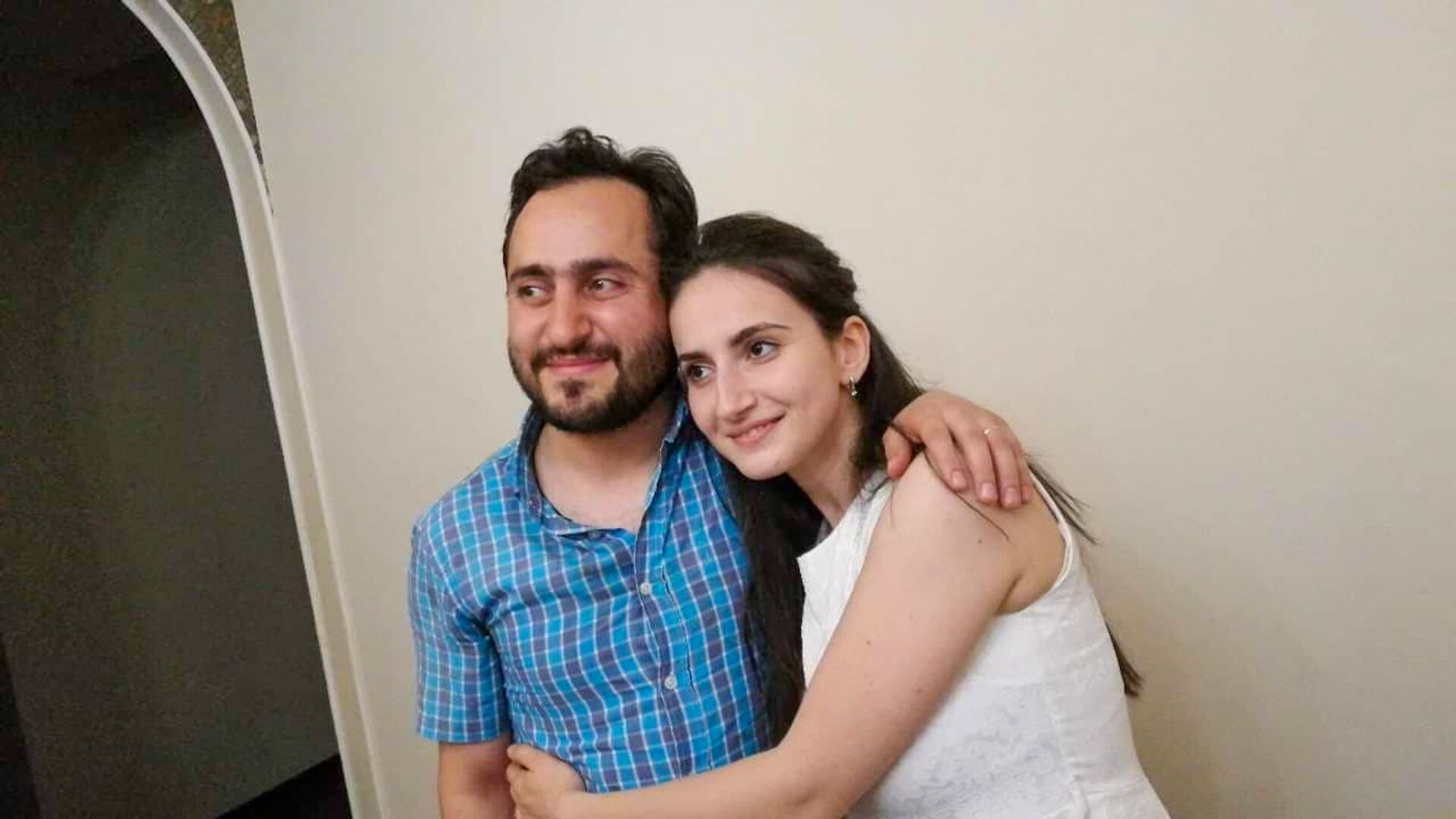 «Մարիամս, մինչև կռիվը չվերջանա, չեմ գա». Նարեկ սարկավագը պատարագի փոխարեն պատերազմ մեկնեց «Մարիամս, մինչև կռիվը չվերջանա, չեմ գա». Նարեկ սարկավագը պատարագի փոխարեն պատերազմ մեկնեց - Sputnik Արմենիա, 1920, 15.04.2021