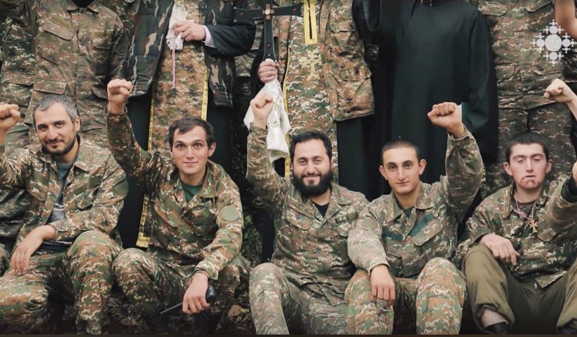 «Մարիամս, մինչև կռիվը չվերջանա, չեմ գա». Նարեկ սարկավագը պատարագի փոխարեն պատերազմ մեկնեց «Մարիամս, մինչև կռիվը չվերջանա, չեմ գա». Նարեկ սարկավագը պատարագի փոխարեն պատերազմ մեկնեց - Sputnik Արմենիա, 1920, 15.04.2021
