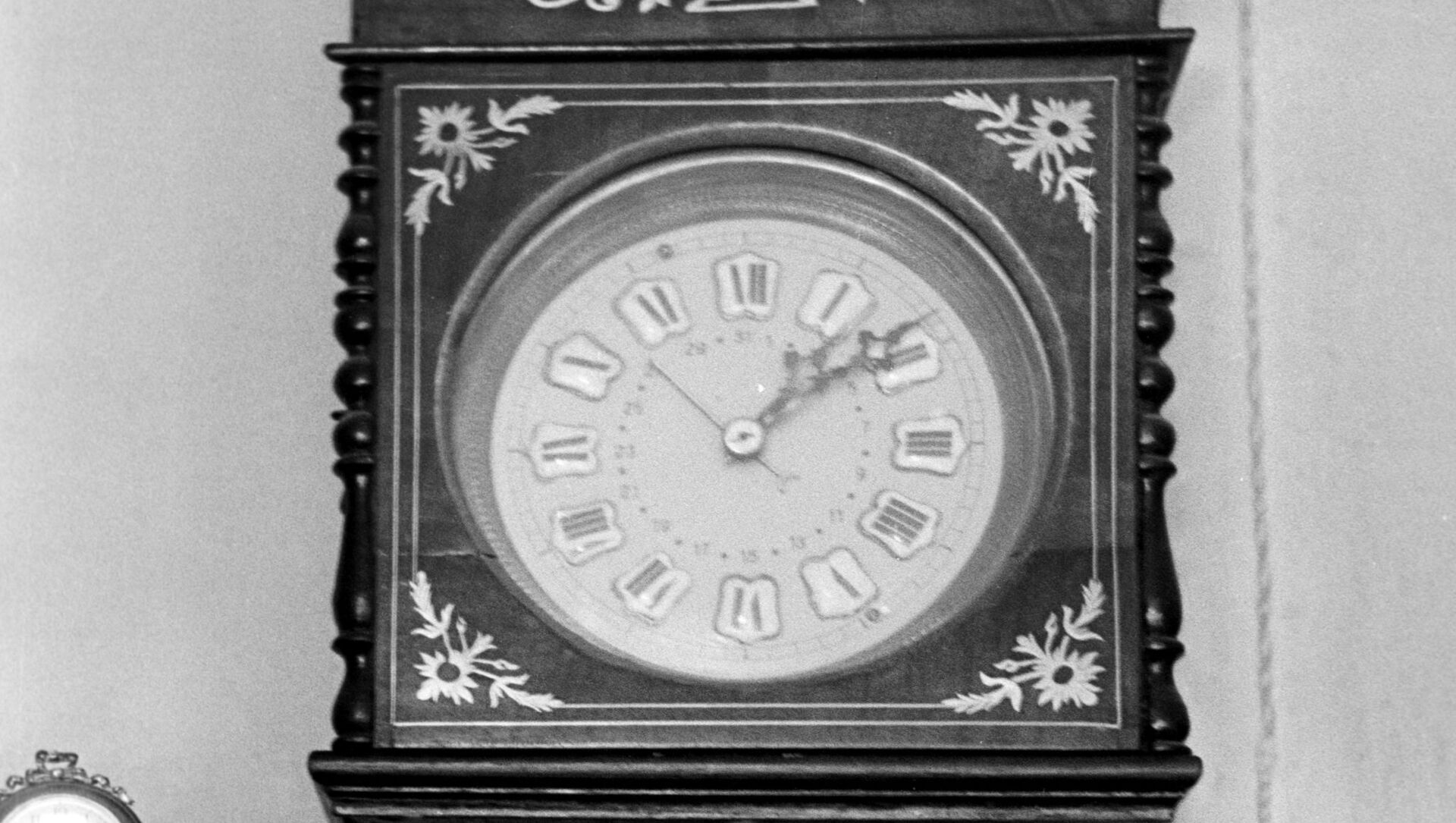 старинные часы - Sputnik Армения, 1920, 15.04.2021